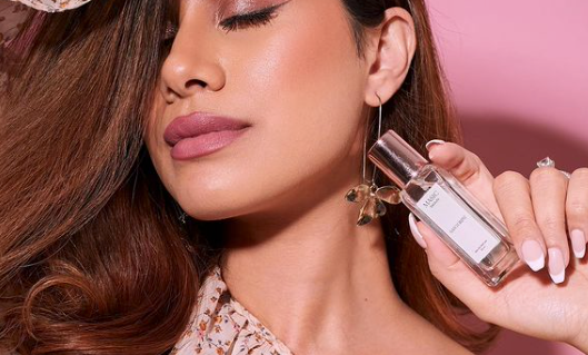 malvika sitlani aryan perfume 