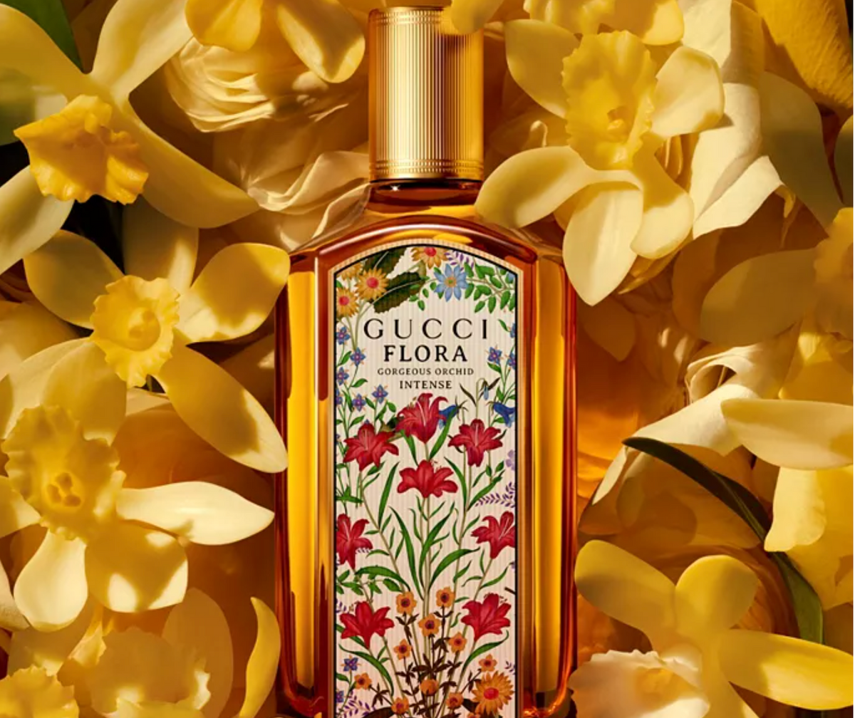 Gucci Flora Gorgeous Orchid Intense on backtroub of gold flower petals