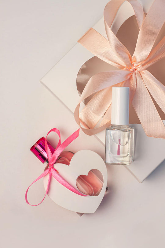 valentines day perfume feature image showing a heart box with a bow that has a perfume topper 